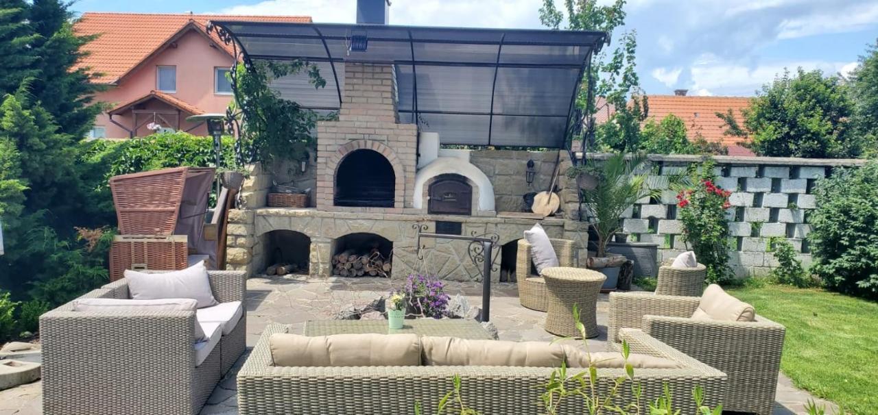 Villa Westfalia Guest House Tirgu Secuiesc Ngoại thất bức ảnh