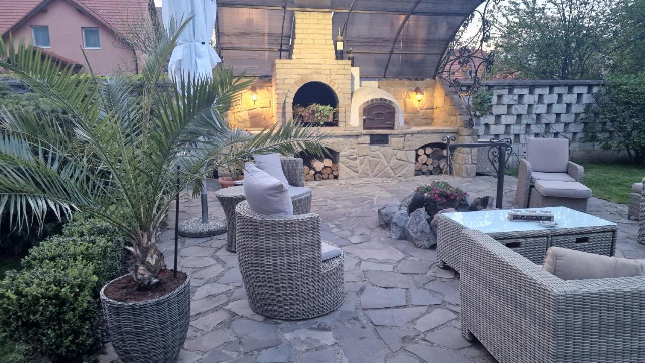 Villa Westfalia Guest House Tirgu Secuiesc Ngoại thất bức ảnh