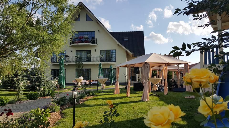 Villa Westfalia Guest House Tirgu Secuiesc Ngoại thất bức ảnh